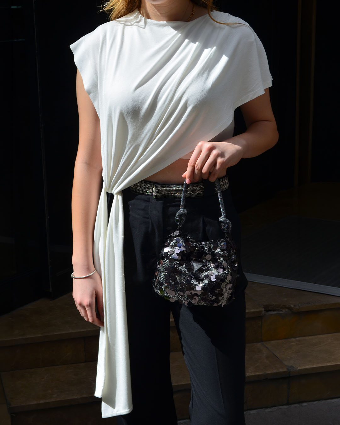 BAĞLAMA DETAYLI ASİMETRİK BLUZ