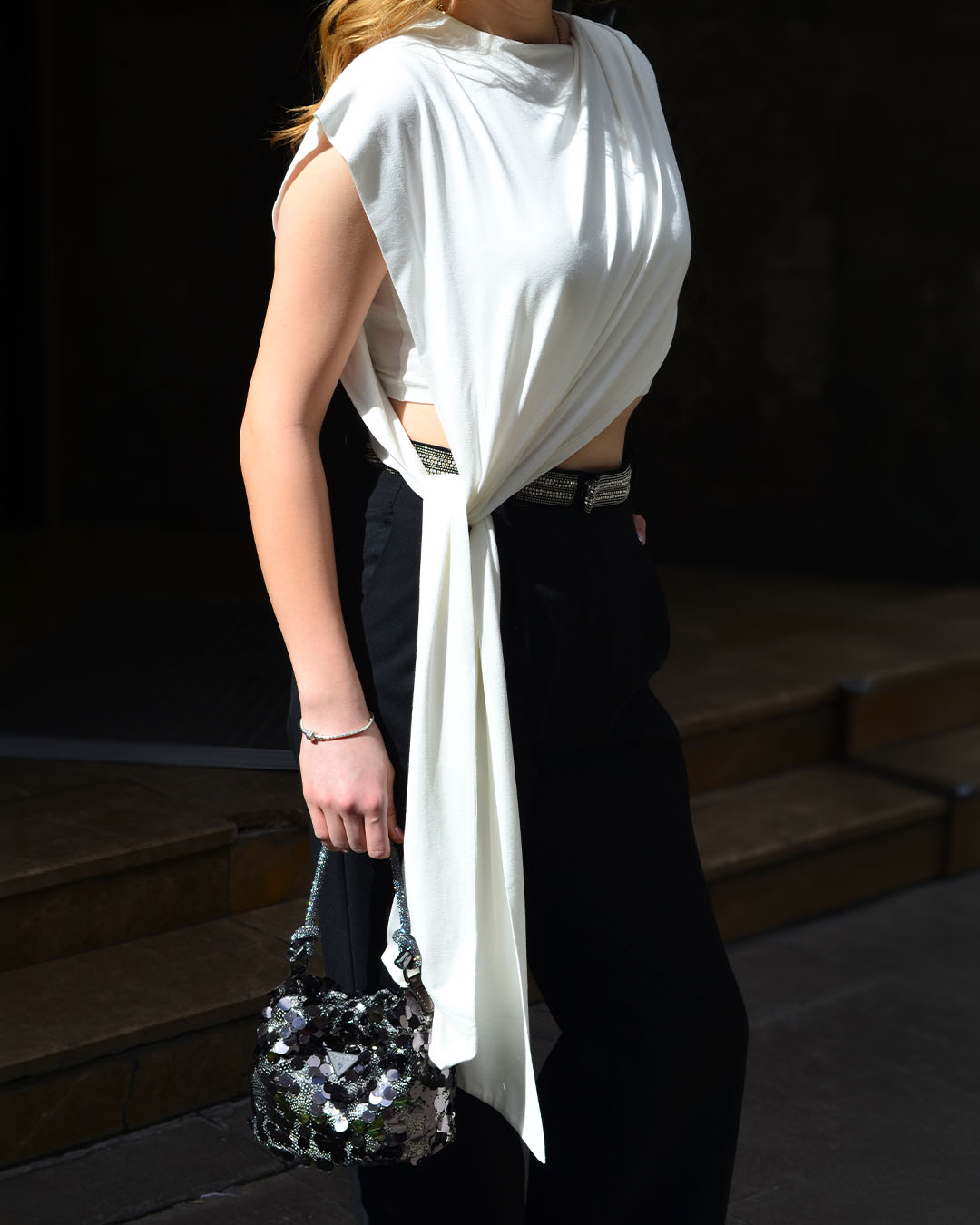 BAĞLAMA DETAYLI ASİMETRİK BLUZ