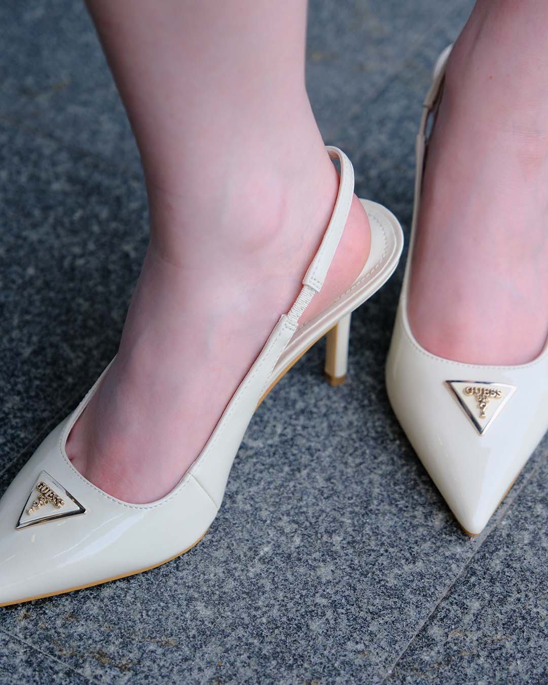 ARKASI AÇIK TOPUKLU AYAKKABI