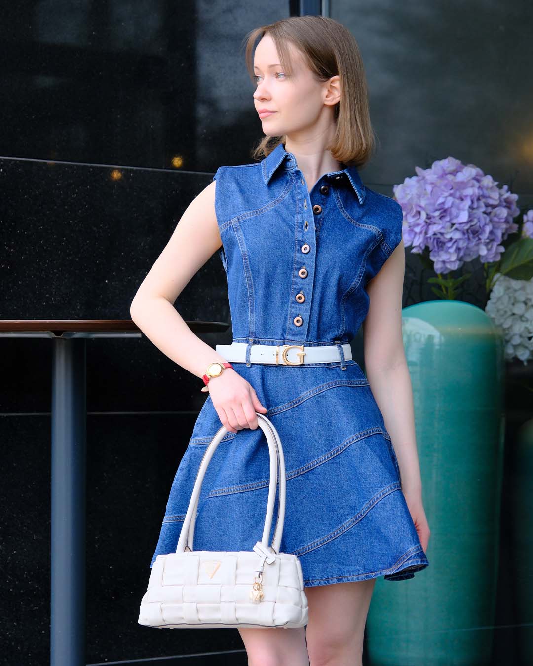 KEMER DETAYLI MİNİ DENİM ELBİSE