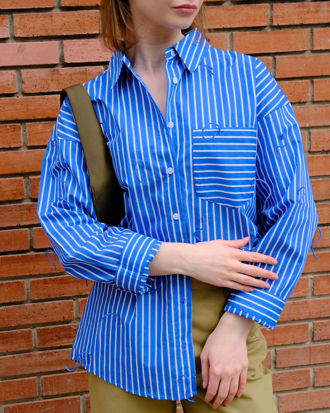 PÜSKÜL EFEKTLİ ÇİZGİ DESEN GÖMLEK